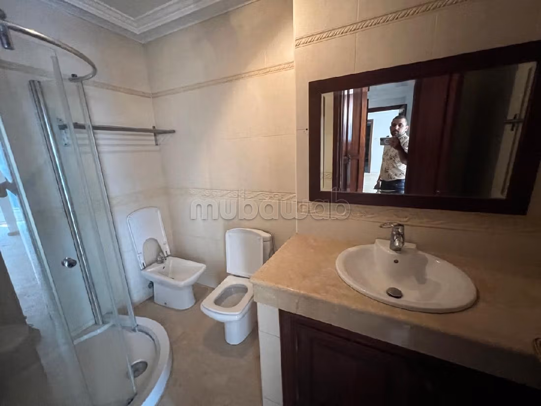 Offices for rent in Racine. Area 196 m². 