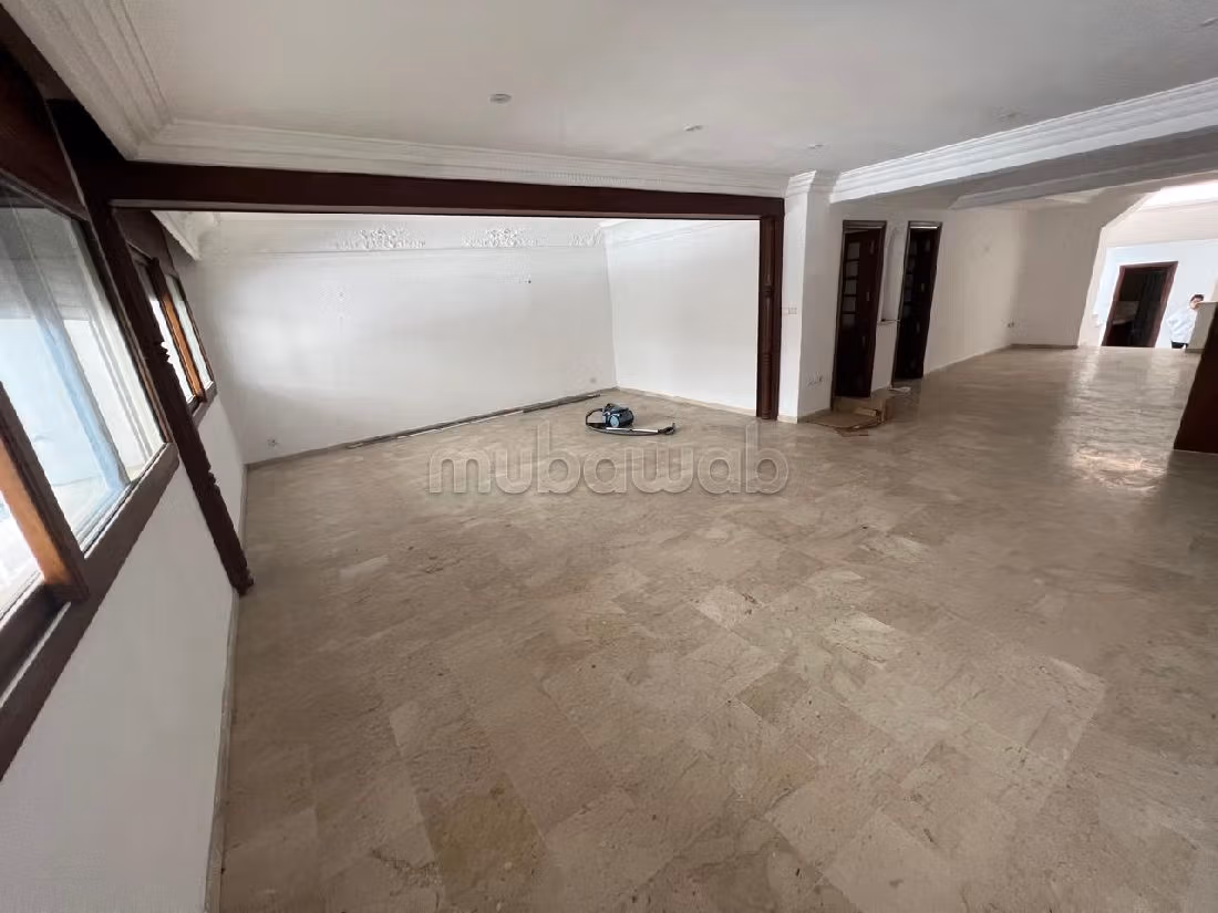 Offices for rent in Racine. Area 196 m². 