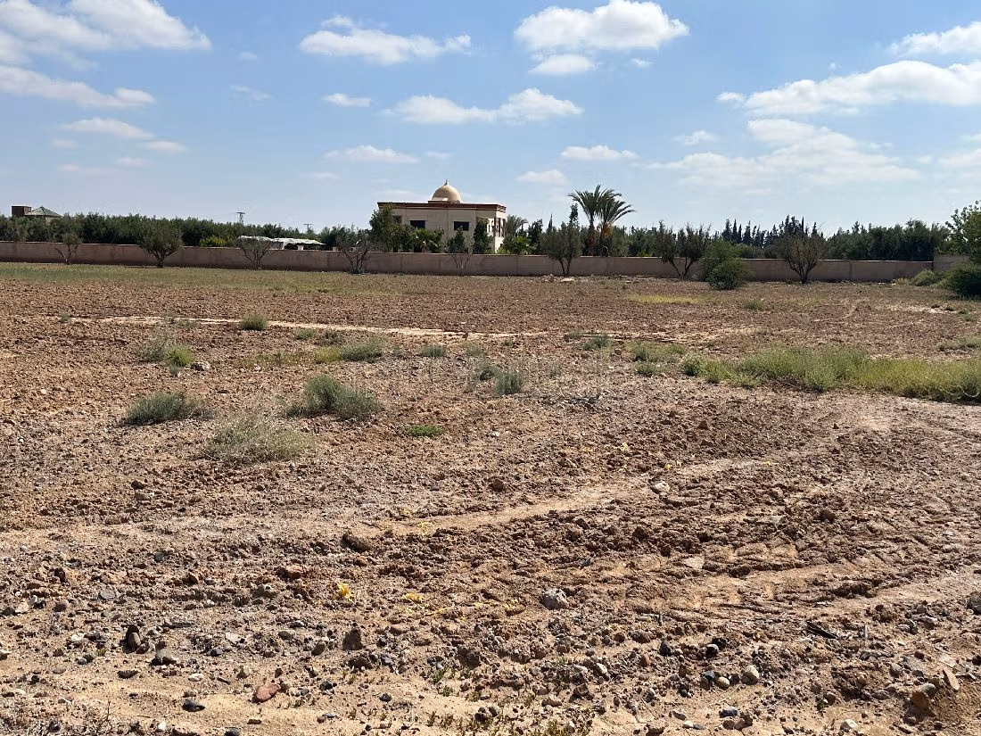Bonito terreno en venta en Route de Fez. Area 40000 m². 