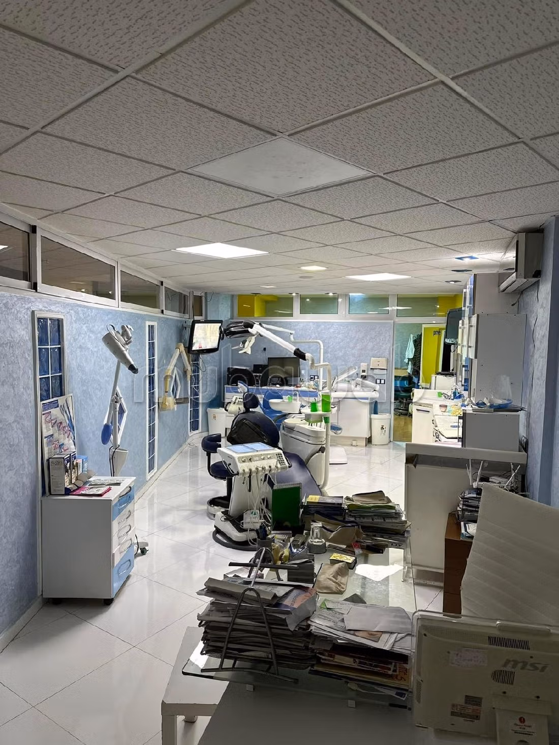 مكاتب ومحلات للبيع ب المدينة القديمة. المساحة الكلية 114 م². زجاج مزدوج. 