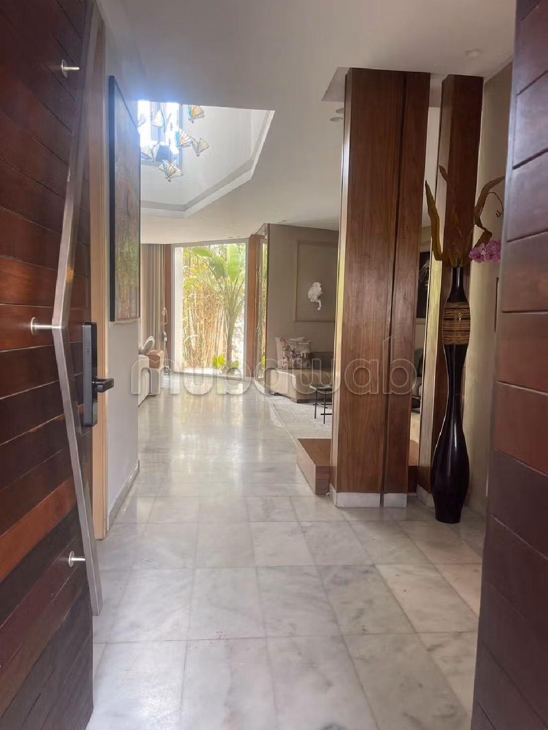 Apartment for sale. Small area 300 m². Double glazed window, Central air conditioning. 