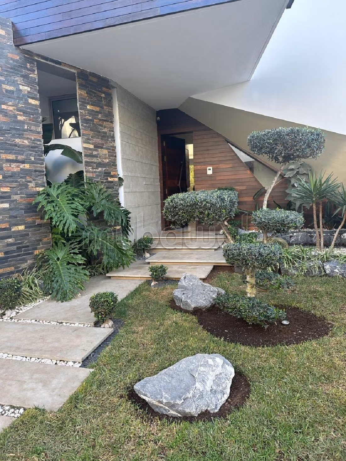 Apartment for sale. Small area 300 m². Double glazed window, Central air conditioning. 