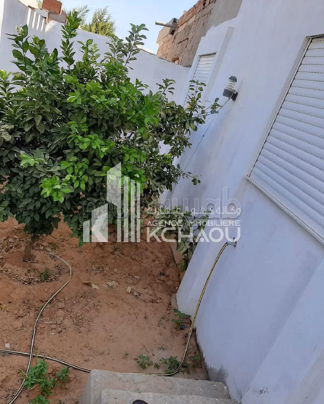 Route de tunis à vendre étage de villa
