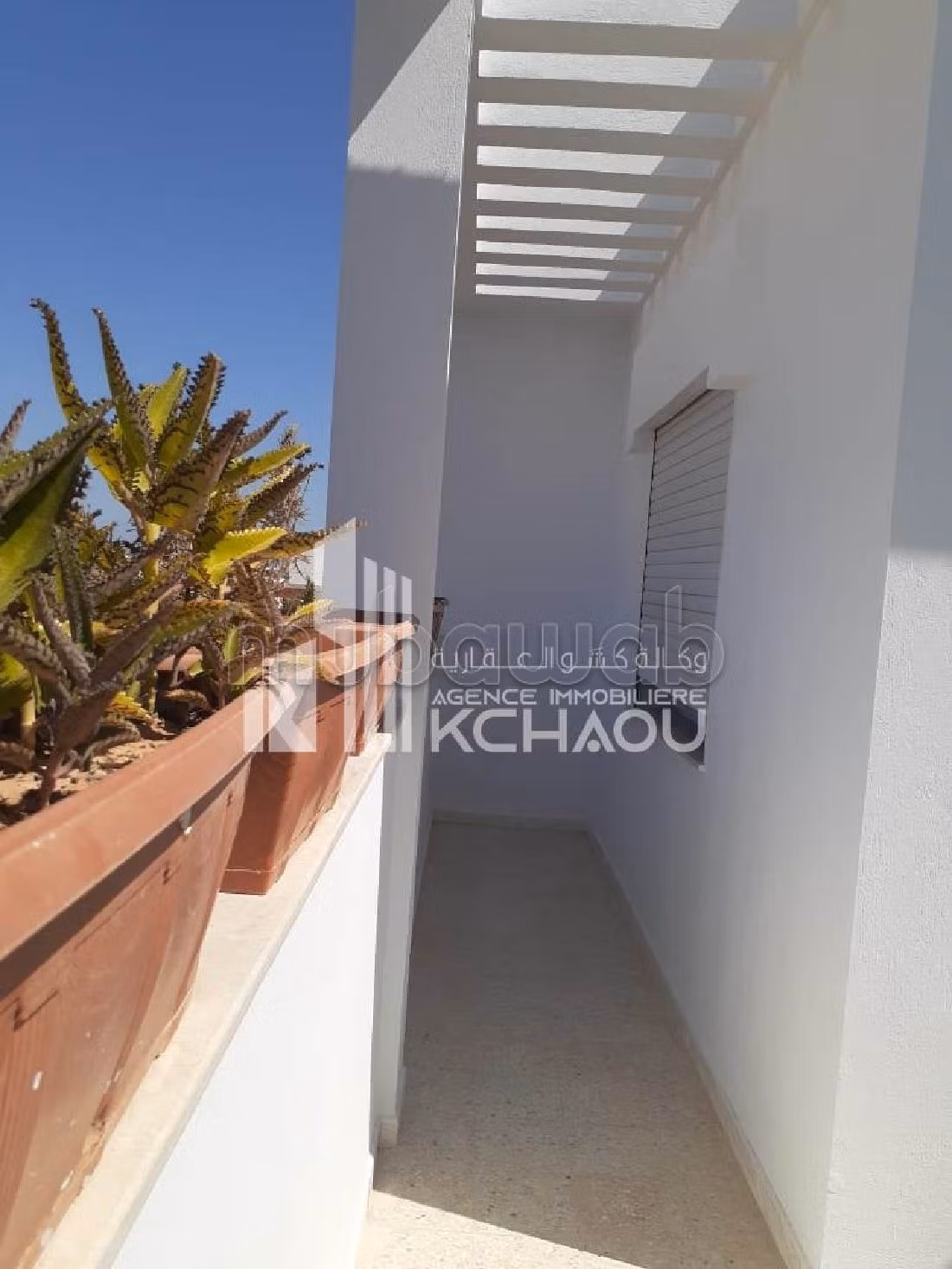 Route de tunis à vendre étage de villa