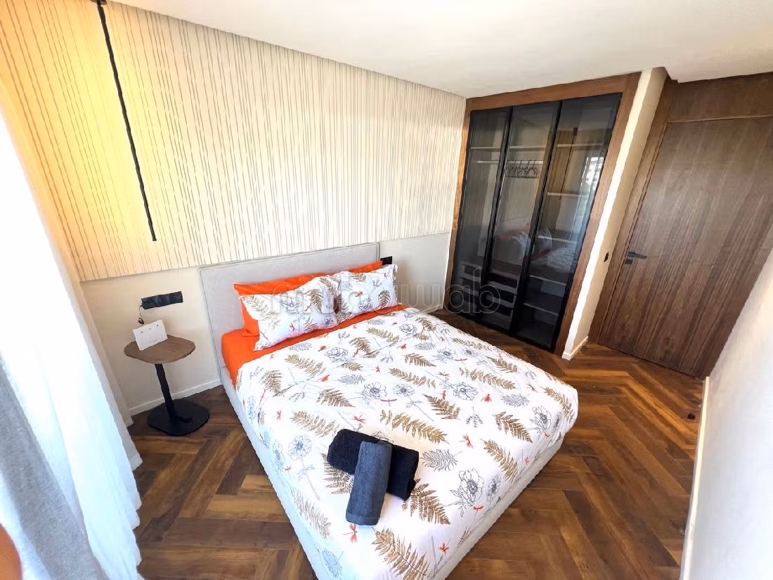 Appartamento da affittare a Les Hôpitaux. 1 bella camera da letto. Salone in stile marocchino e antenna parabolica.