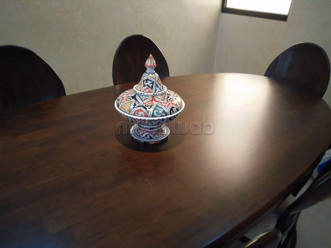 Sell apartment in Ville nouvelle. Large area 108 m². Equipped kitchen. 