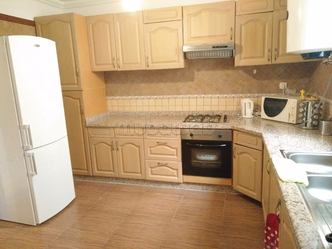 Sell apartment in Ville nouvelle. Large area 108 m². Equipped kitchen. 