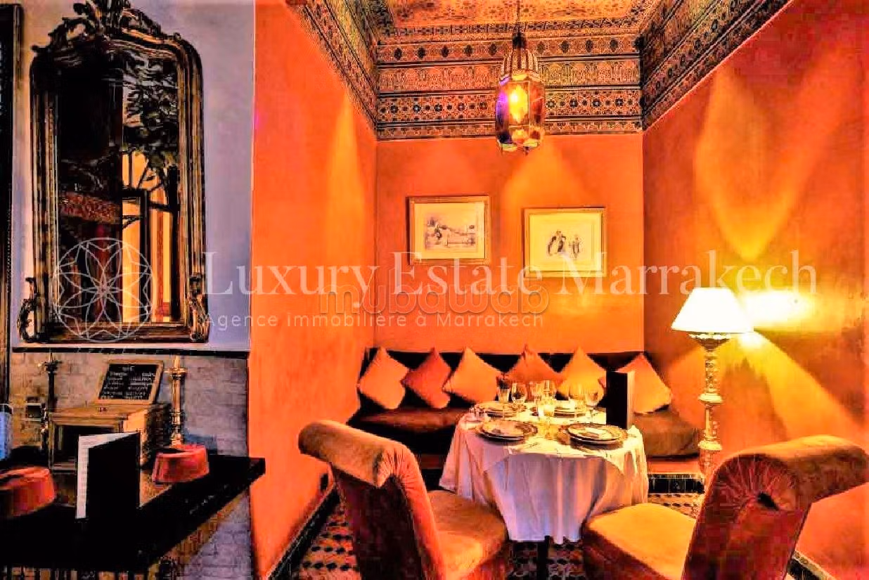 Riad en venta en Rmila. Superficie de 454 m². con muebles. 