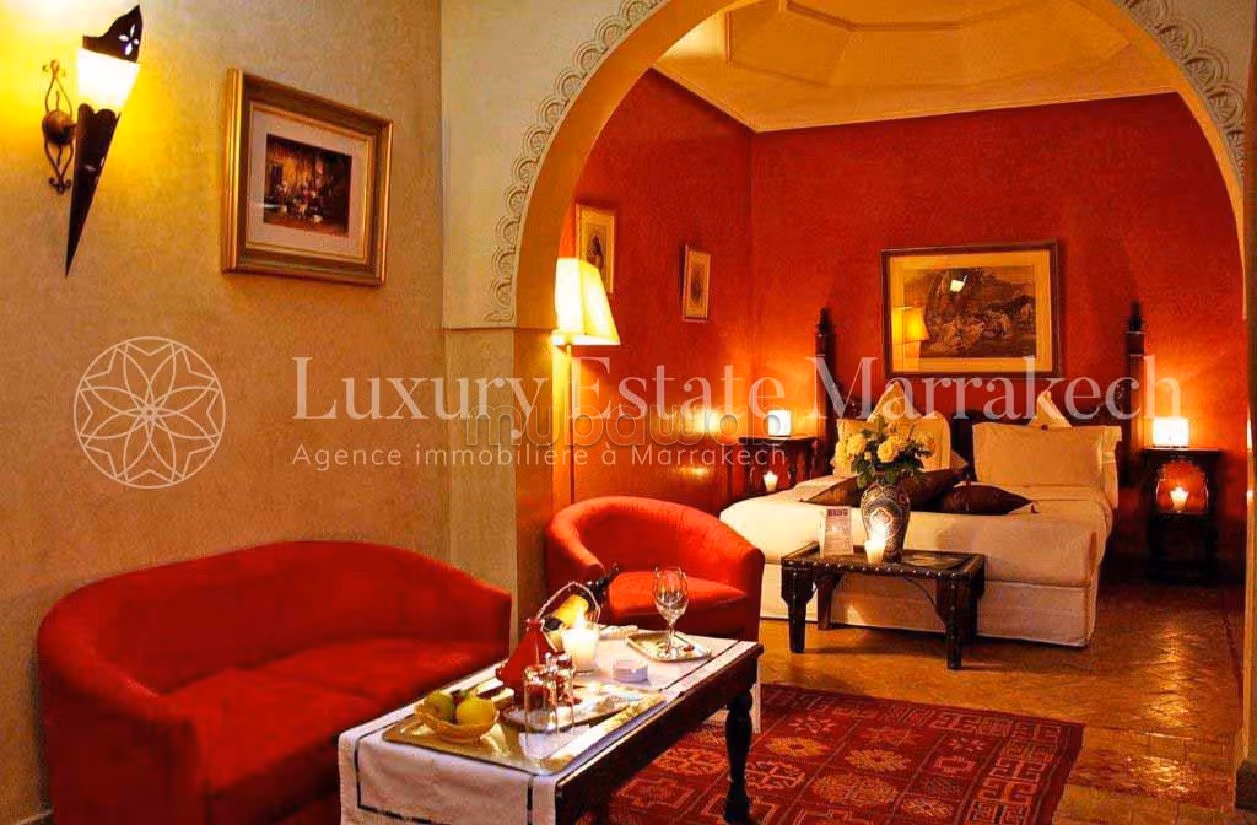 Riad en venta en Rmila. Superficie de 454 m². con muebles. 