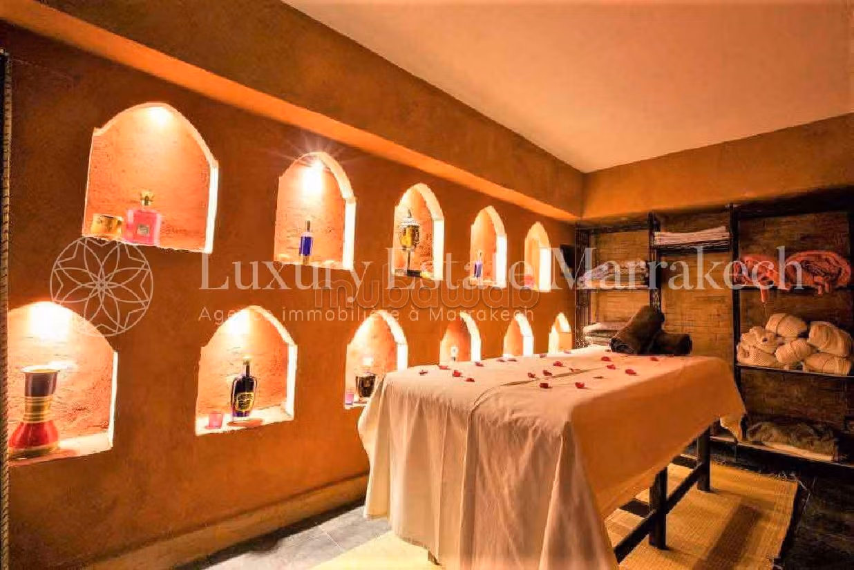 Riad en venta en Rmila. Superficie de 454 m². con muebles. 