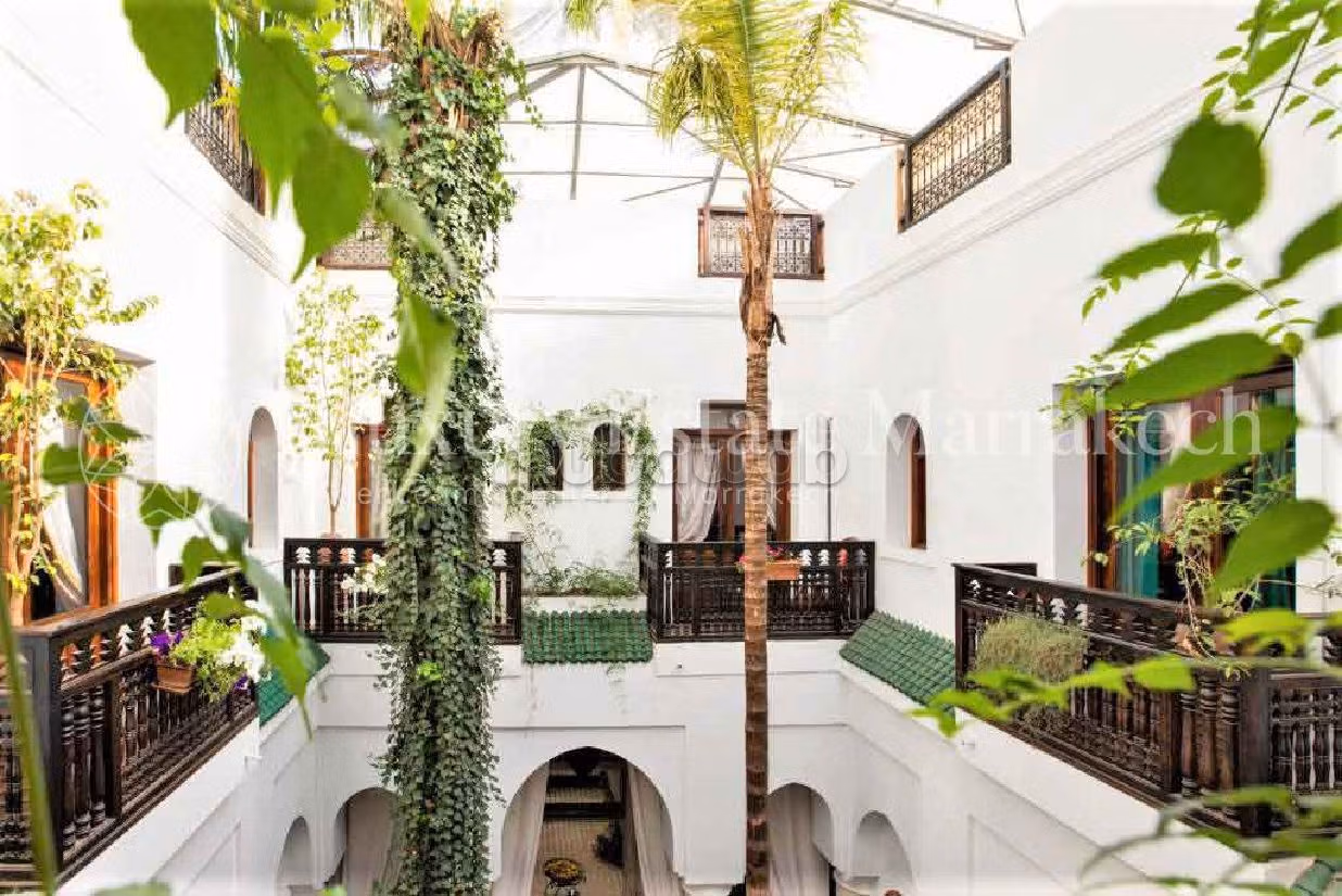 Riad en venta en Rmila. Superficie de 454 m². con muebles. 