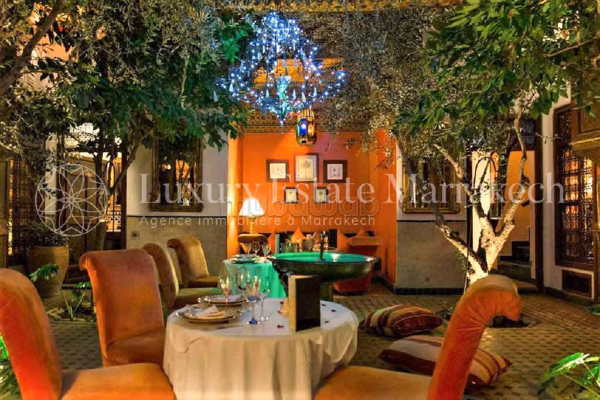 Riad en venta en Rmila. Superficie de 454 m². con muebles. 