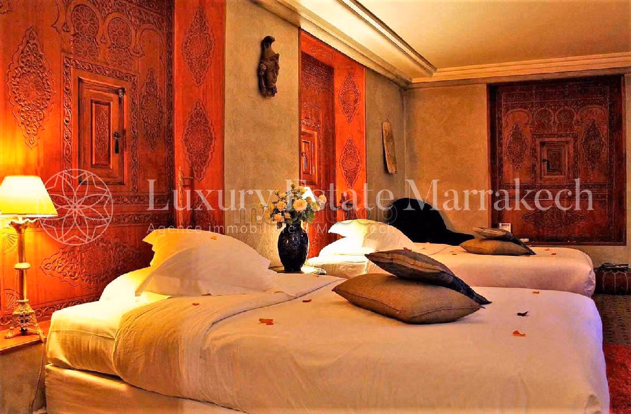 Riad en venta en Rmila. Superficie de 454 m². con muebles. 