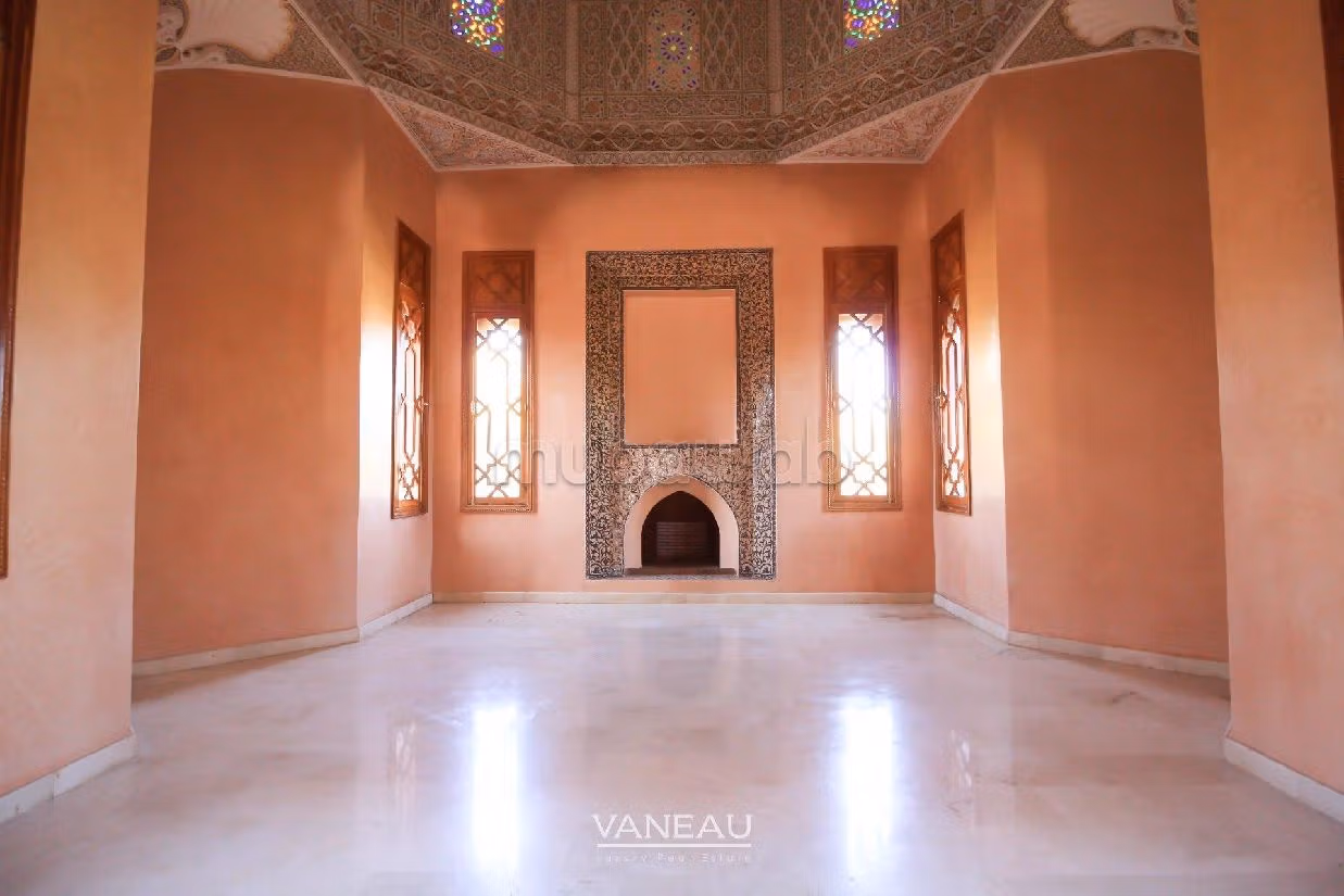 suntuosa casa en venta en Route de Tahanaout. 5 hermosas habitaciones. Piscina. 