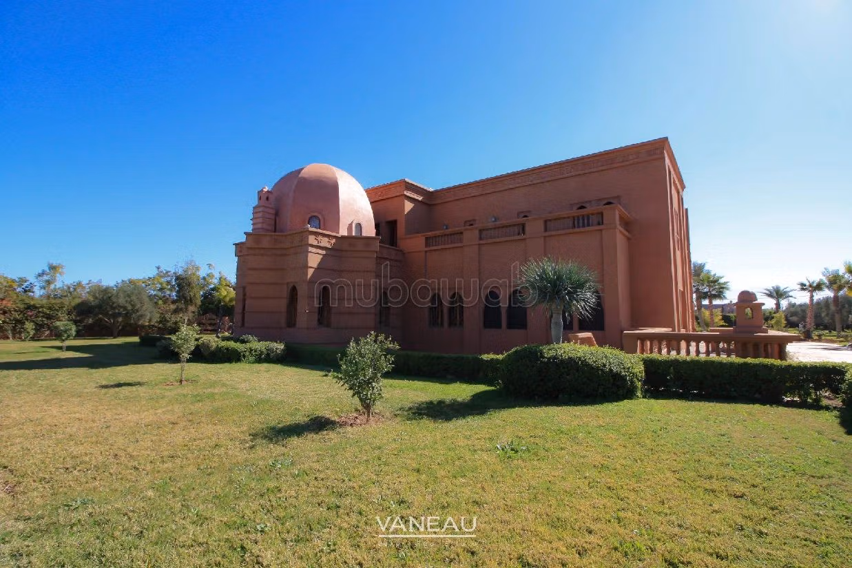 suntuosa casa en venta en Route de Tahanaout. 5 hermosas habitaciones. Piscina. 