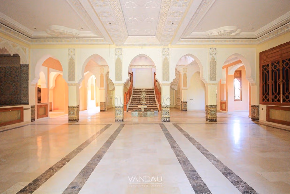 suntuosa casa en venta en Route de Tahanaout. 5 hermosas habitaciones. Piscina. 