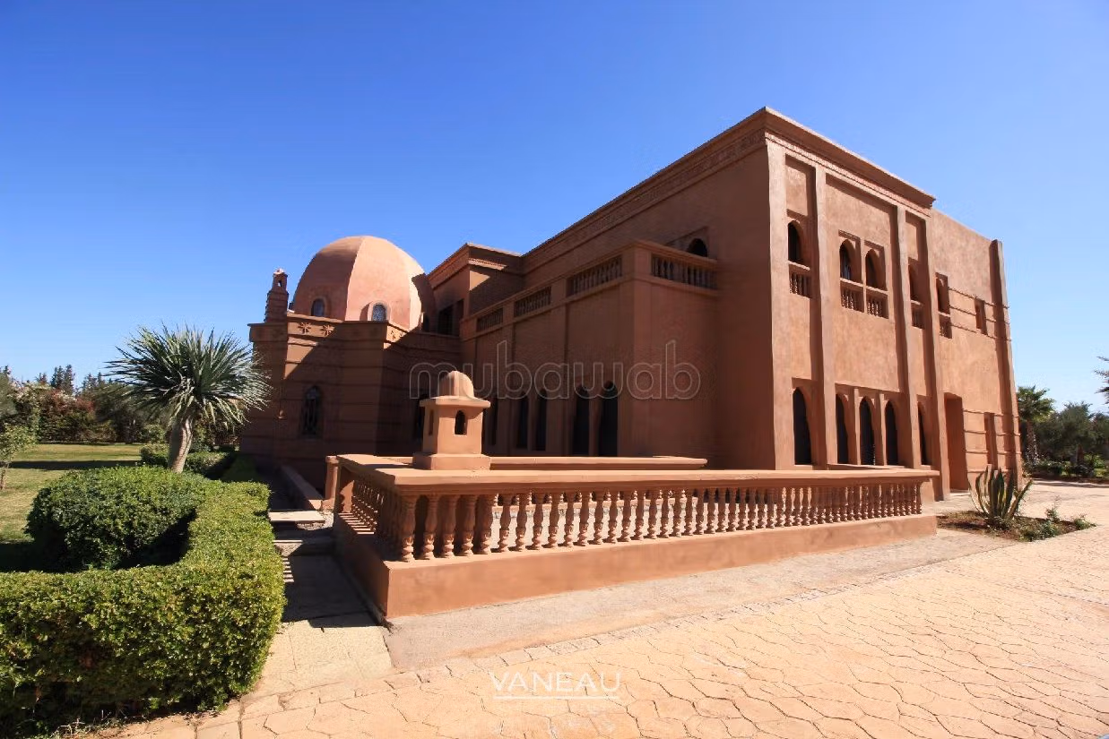 suntuosa casa en venta en Route de Tahanaout. 5 hermosas habitaciones. Piscina. 