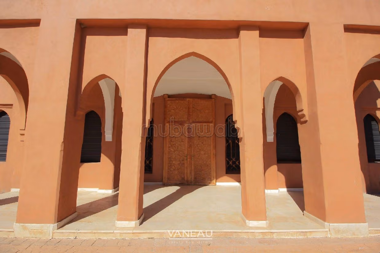 suntuosa casa en venta en Route de Tahanaout. 5 hermosas habitaciones. Piscina. 