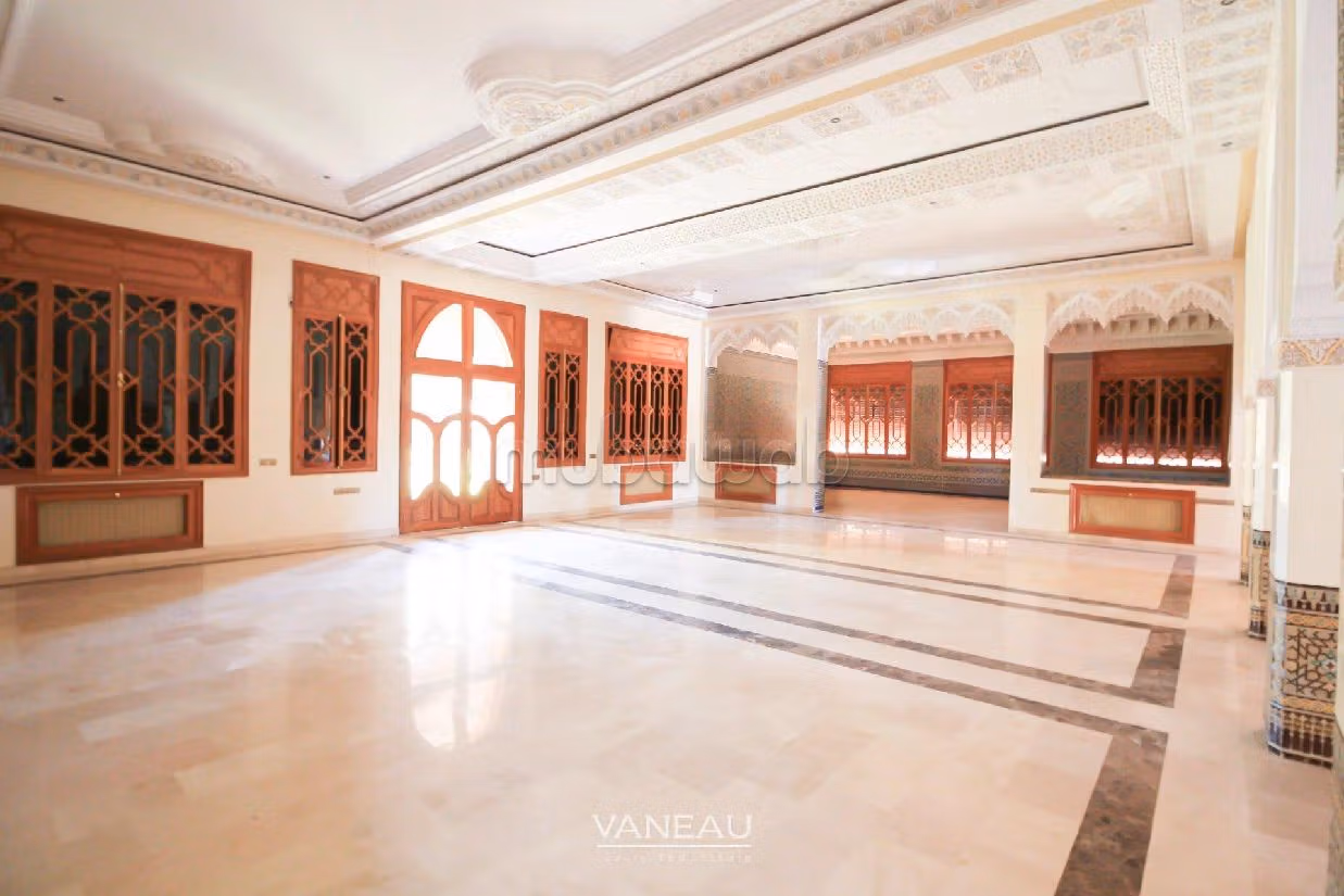 suntuosa casa en venta en Route de Tahanaout. 5 hermosas habitaciones. Piscina. 