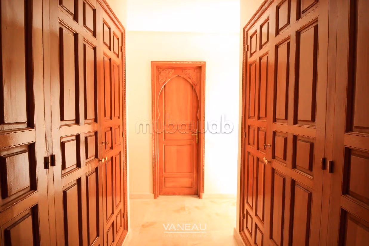 suntuosa casa en venta en Route de Tahanaout. 5 hermosas habitaciones. Piscina. 