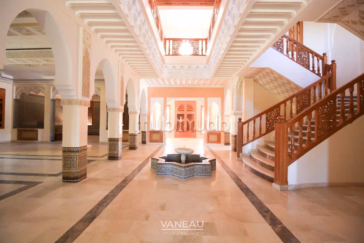 suntuosa casa en venta en Route de Tahanaout. 5 hermosas habitaciones. Piscina. 