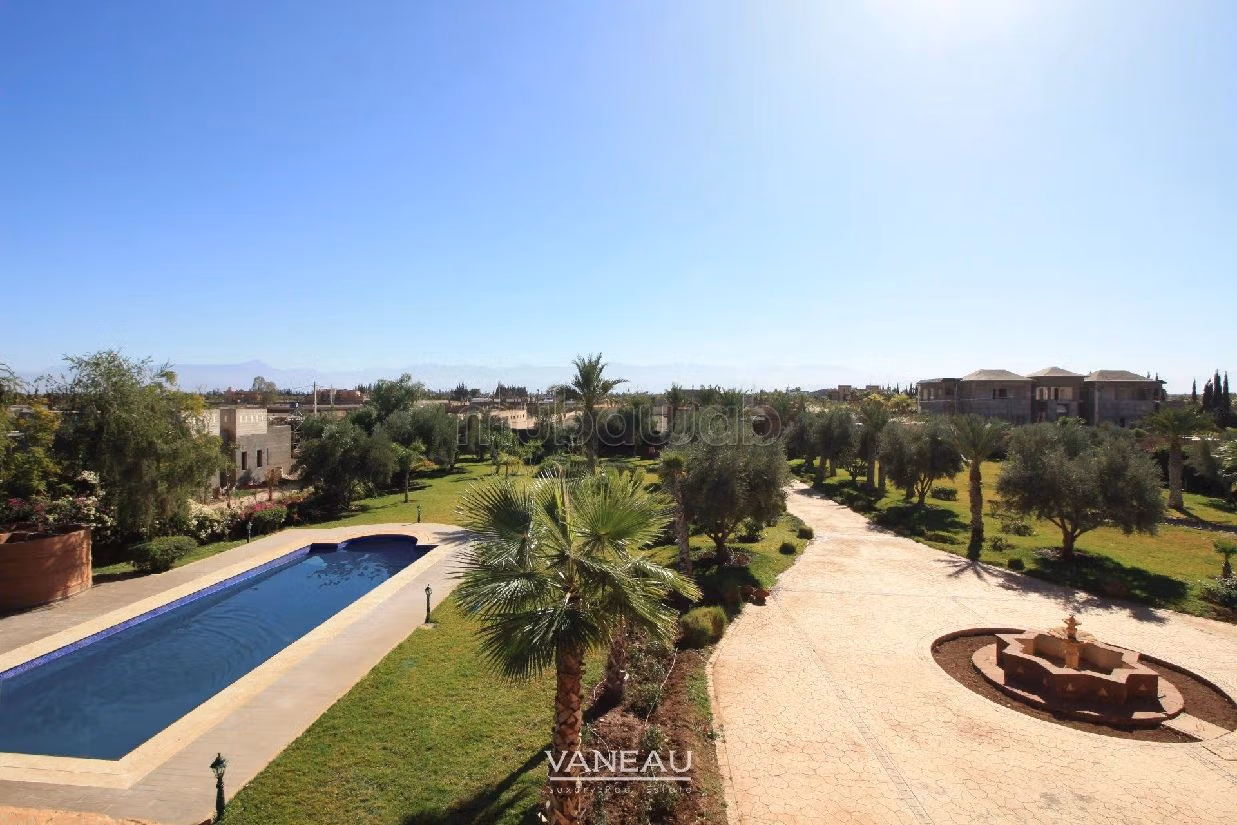 suntuosa casa en venta en Route de Tahanaout. 5 hermosas habitaciones. Piscina. 