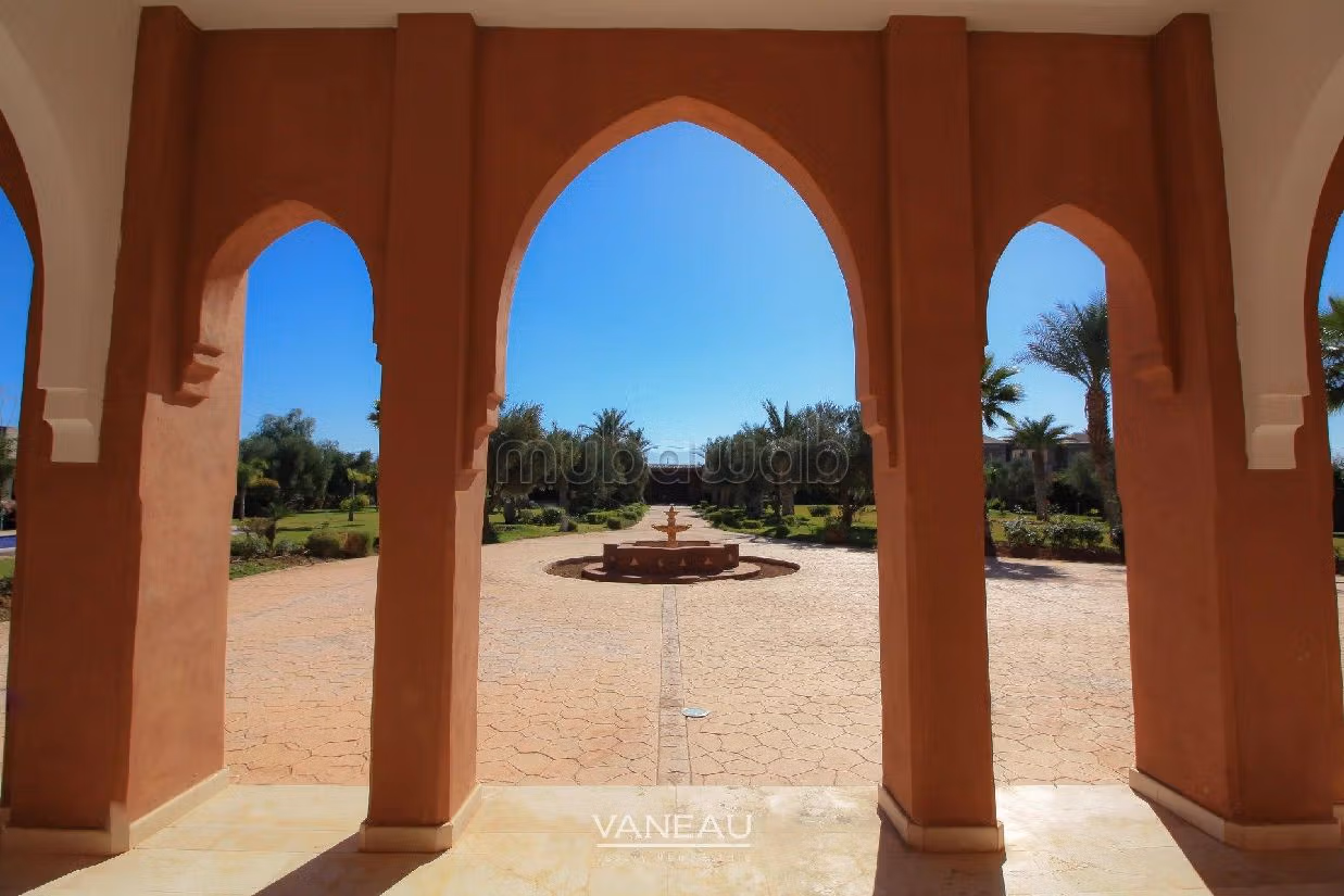 suntuosa casa en venta en Route de Tahanaout. 5 hermosas habitaciones. Piscina. 