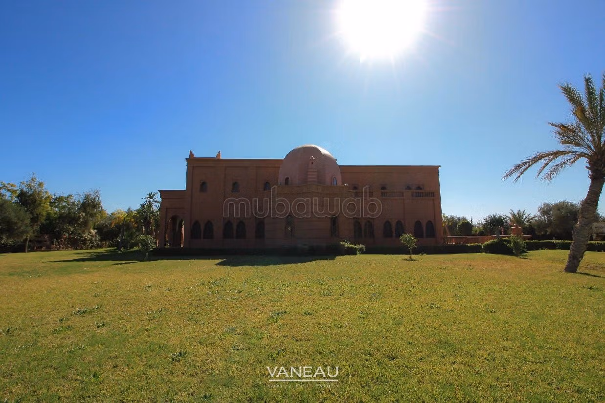 suntuosa casa en venta en Route de Tahanaout. 5 hermosas habitaciones. Piscina. 