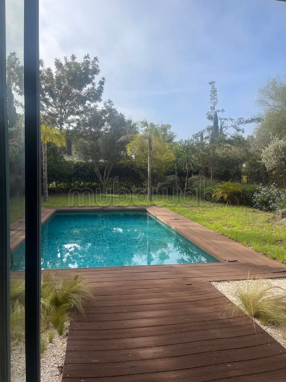Te huur: appartementen. Oppervlakte 350 m². 