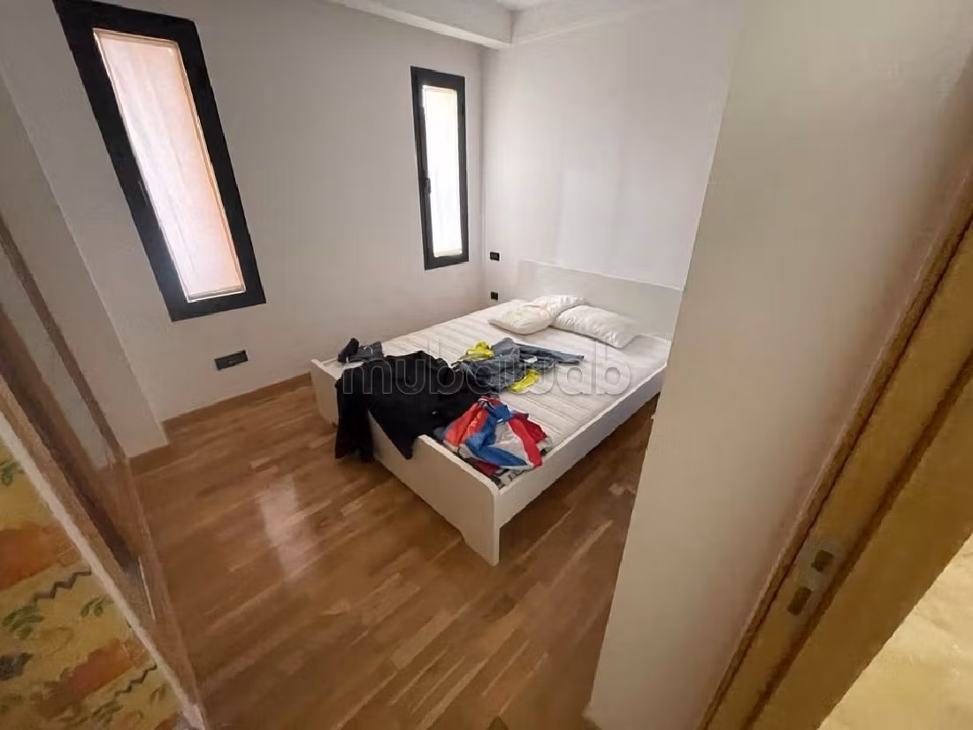 Te huur: appartementen. Oppervlakte 350 m². 