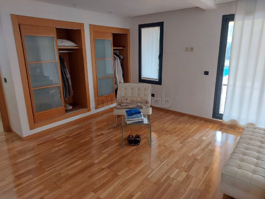 Te huur: appartementen. Oppervlakte 350 m². 