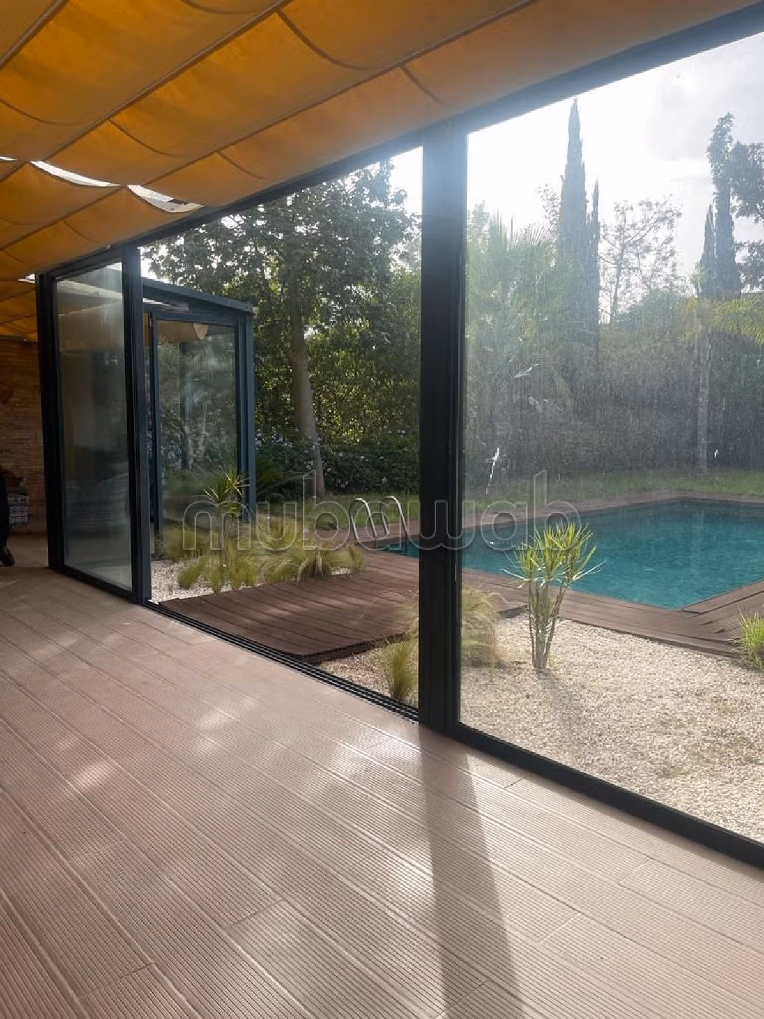 Te huur: appartementen. Oppervlakte 350 m². 