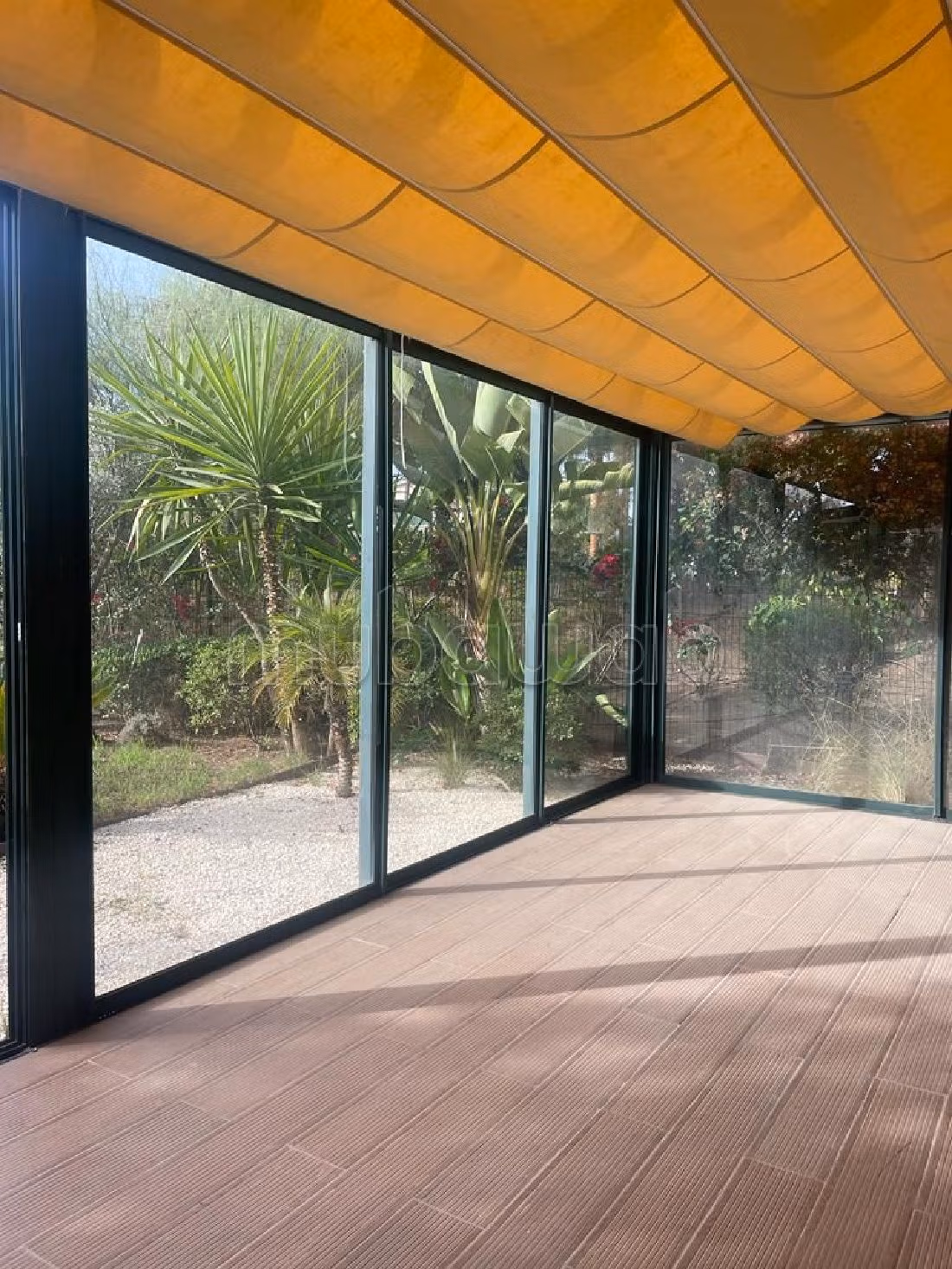 Te huur: appartementen. Oppervlakte 350 m². 