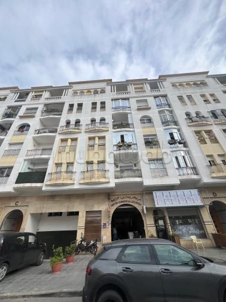 Offices & shops for sale in Diour Jamaa. Area of 17 m². Secured door, Secured neighbourhood