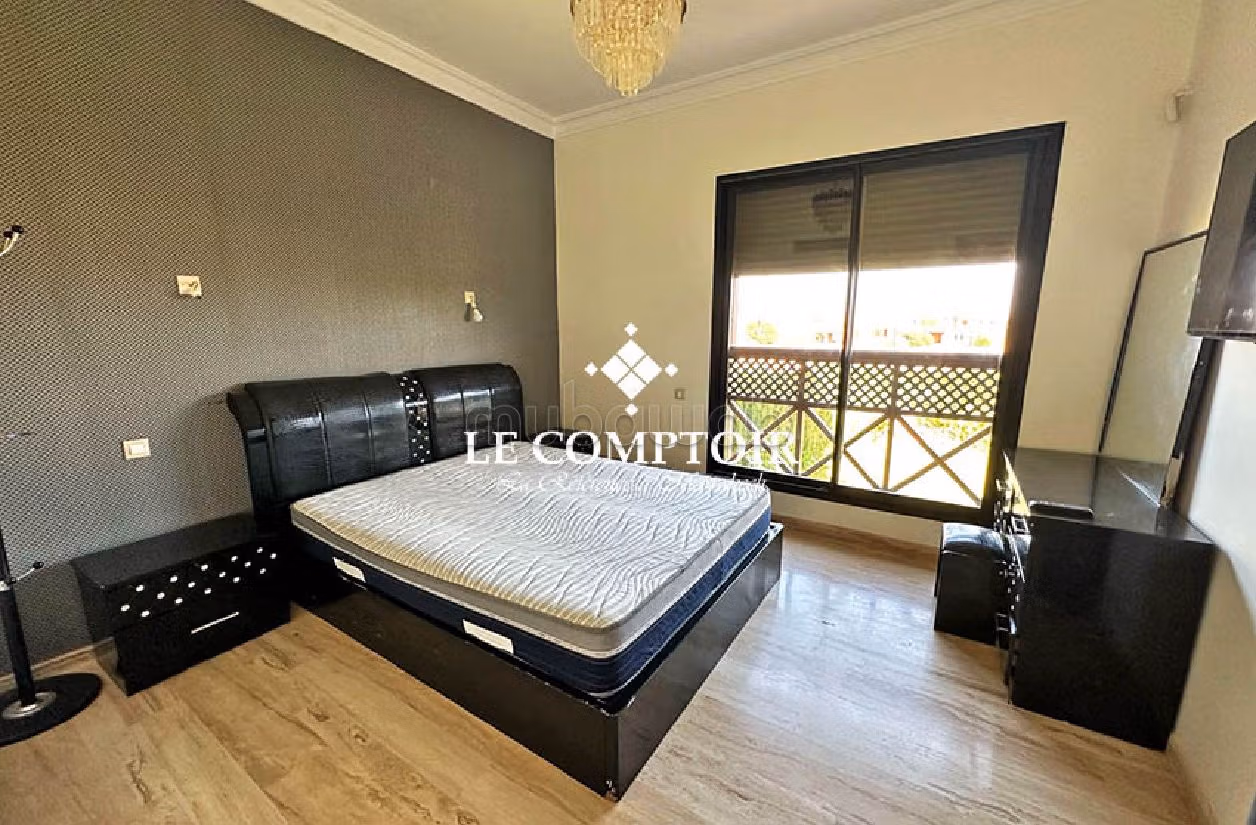 Fabulous villa for sale in Route de Fez. 3 lovely rooms. Storage unit