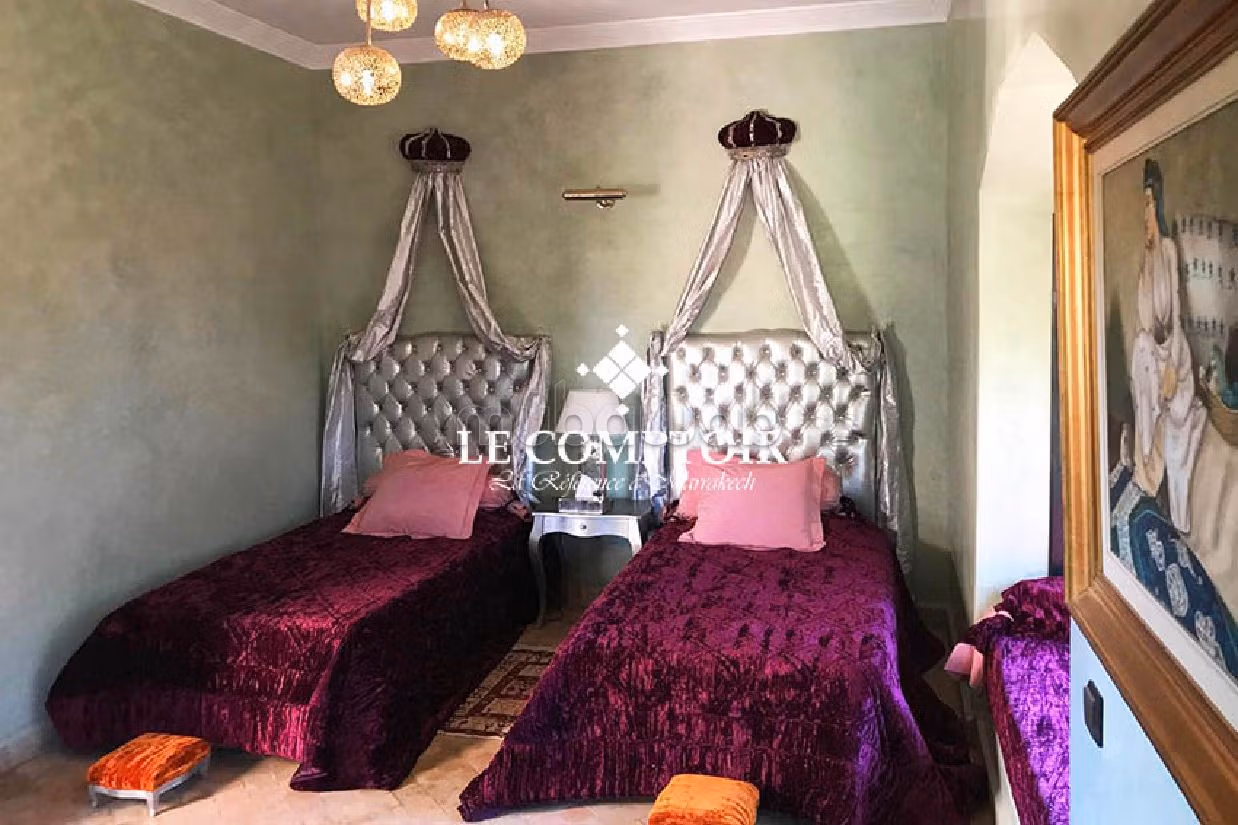 Kopen: villa's en luxe woningen in Ennakhil (Palmeraie). 4 Slaapkamers. Gemeubileerd. 