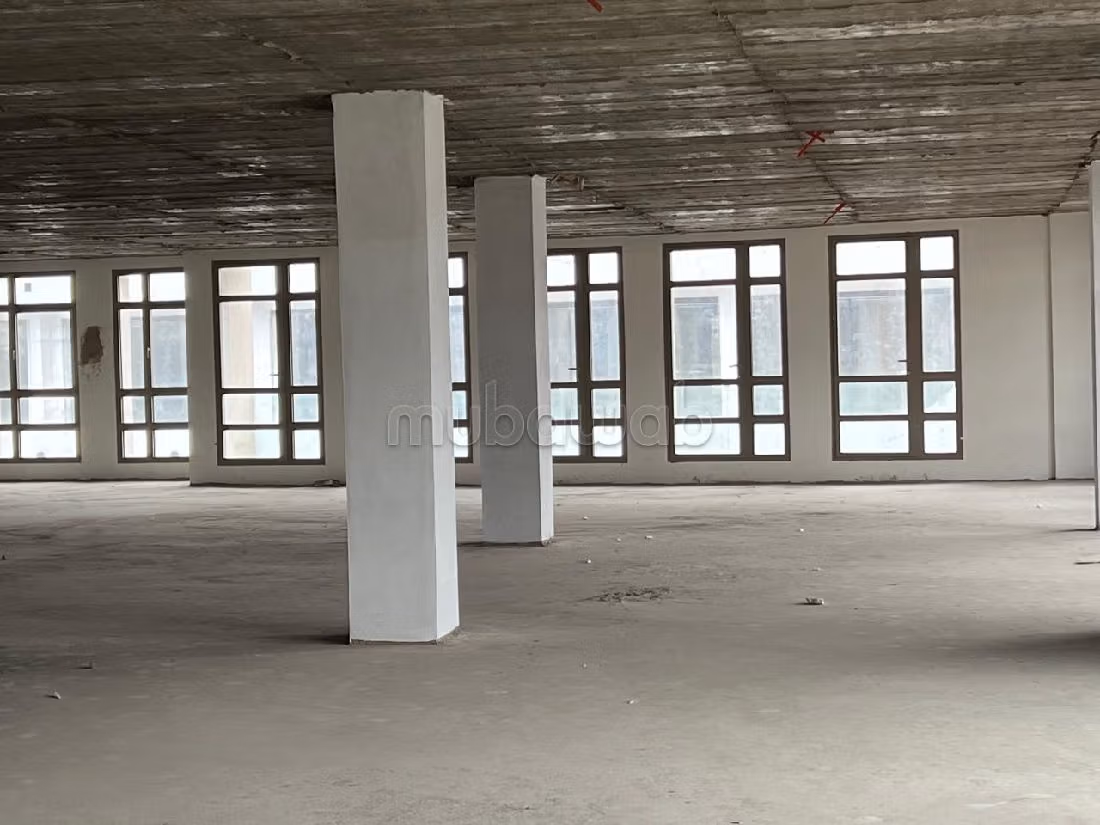 Offices for rent in CIL (Hay Salam). Area 500 m². Double glazing, Robust door. 