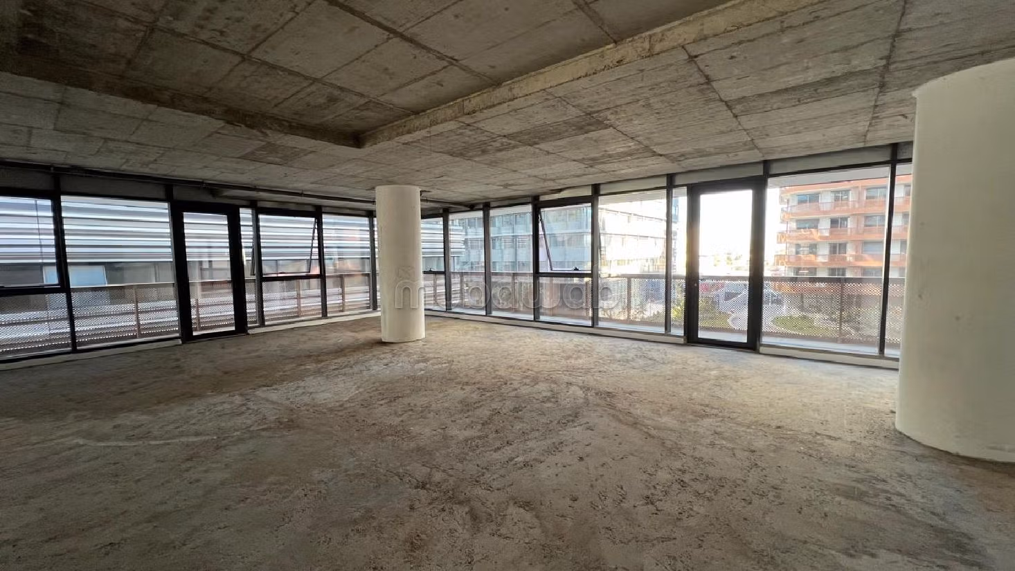 Offices for sale in Casablanca Finance City. Dimension 238 m². Beautiful terrace and garden. 