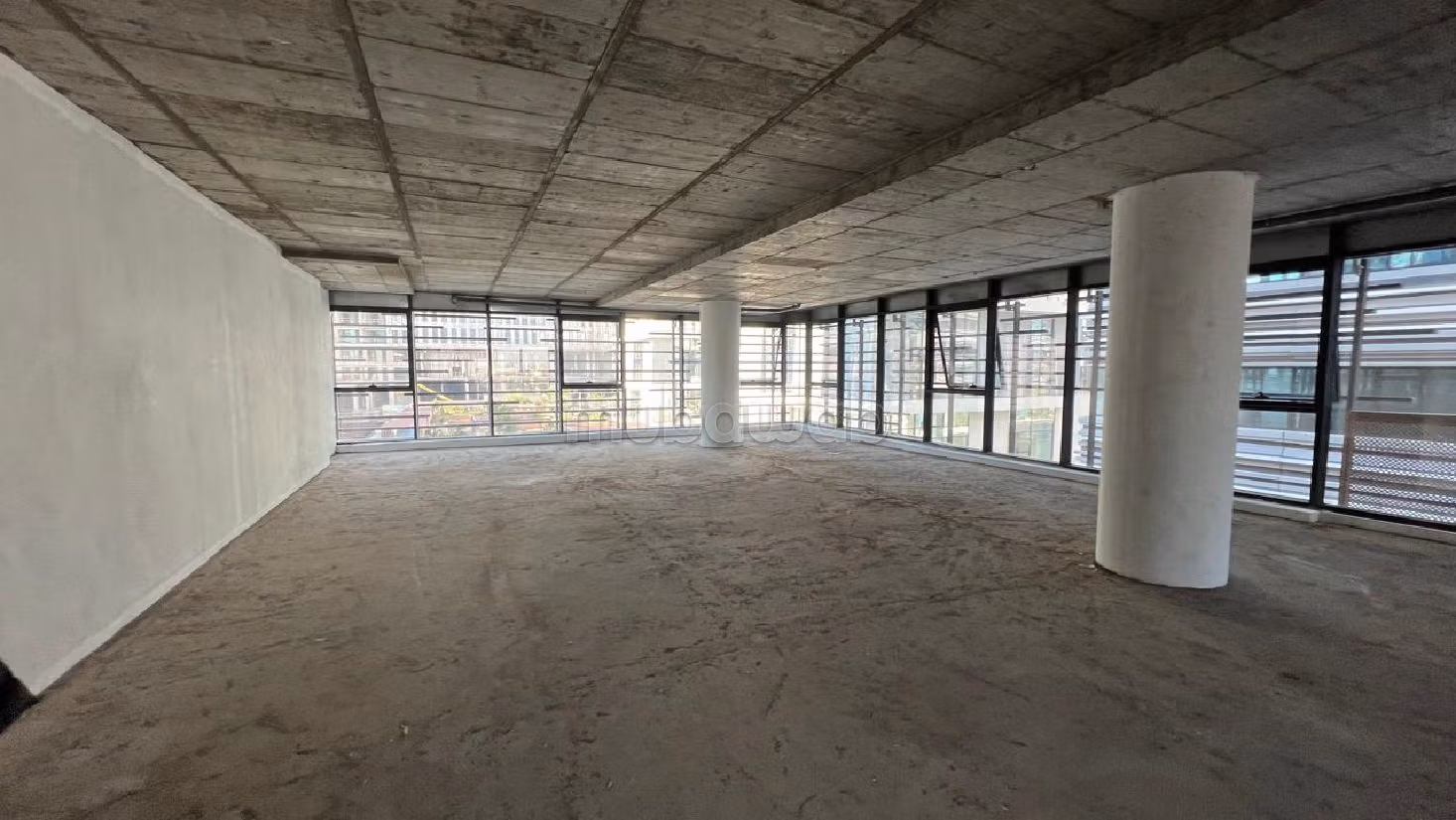 Offices for sale in Casablanca Finance City. Dimension 238 m². Beautiful terrace and garden. 