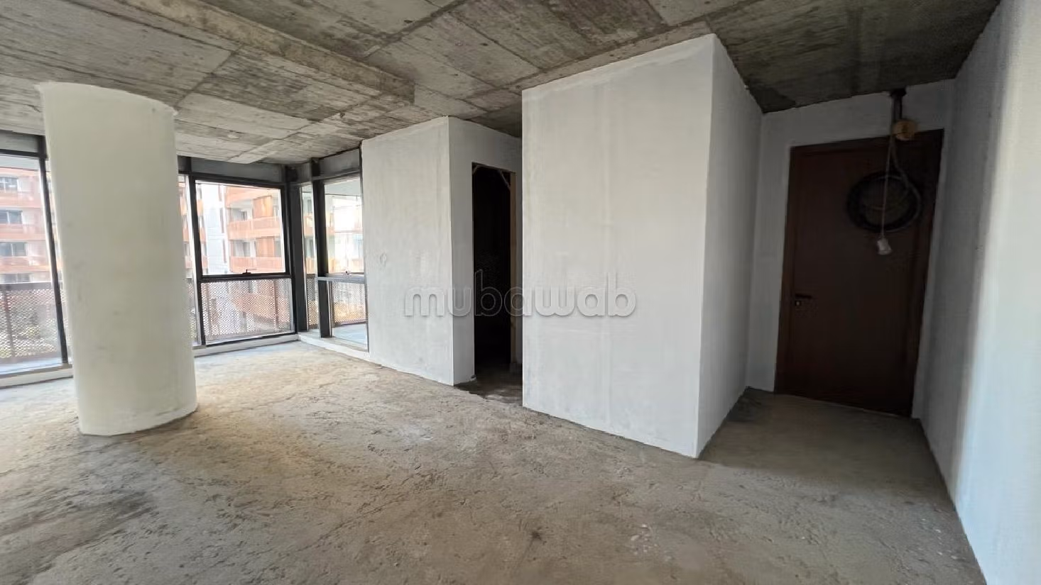 Offices for sale in Casablanca Finance City. Dimension 238 m². Beautiful terrace and garden. 