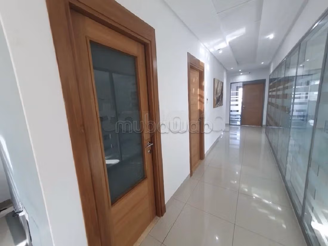 Offices for rent in Centre Urbain Nord. Area 278 m². Double glazing and central heating. 