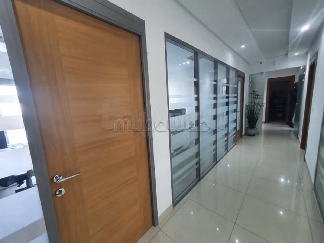 Offices for rent in Centre Urbain Nord. Area 278 m². Double glazing and central heating. 