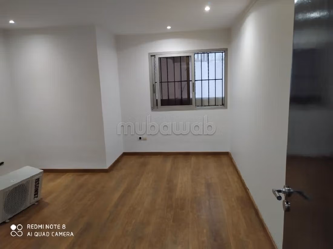 Vendita appartamento a Triangle d'Or. Superficie 154 m². Con ascensore e terrazzo. 