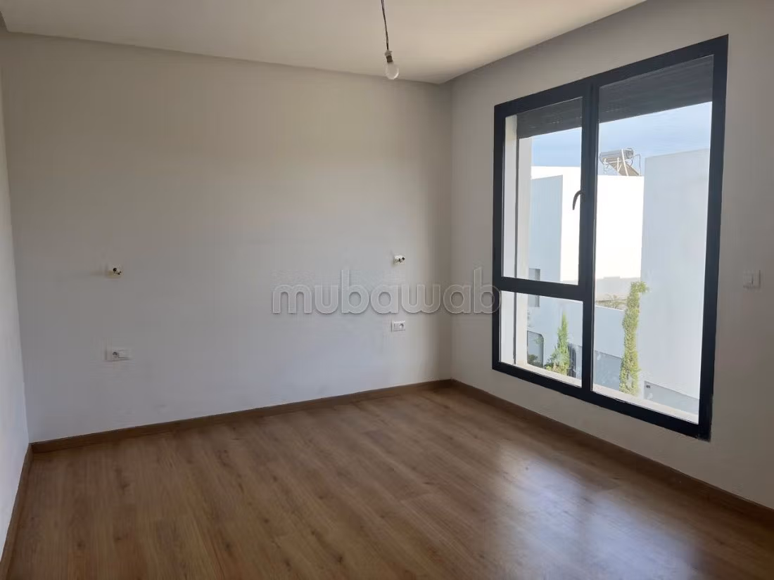 Appartementen om te huren in Bouskoura Ville. Totale oppervlakte 240 m². Met terras en lift