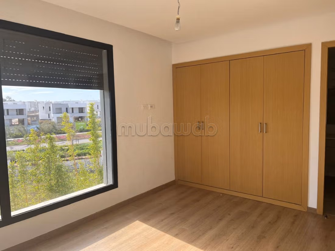 Appartementen om te huren in Bouskoura Ville. Totale oppervlakte 240 m². Met terras en lift