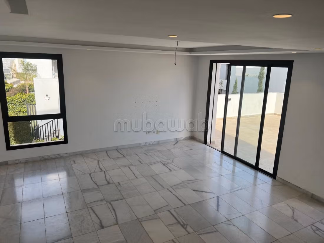 Appartementen om te huren in Bouskoura Ville. Totale oppervlakte 240 m². Met terras en lift