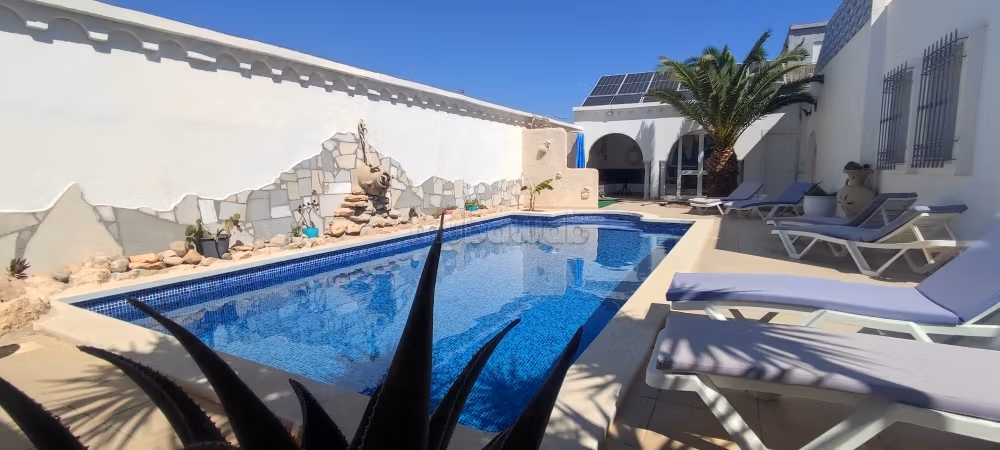 Luxury villas & houses for rent in Djerba. 3 lovely rooms. Reinforced door and double glazing