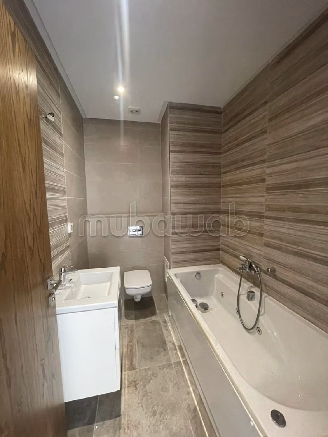 Apartment for sale in La Soukra. Area of 114 m². Caretaker service available, General air conditioning