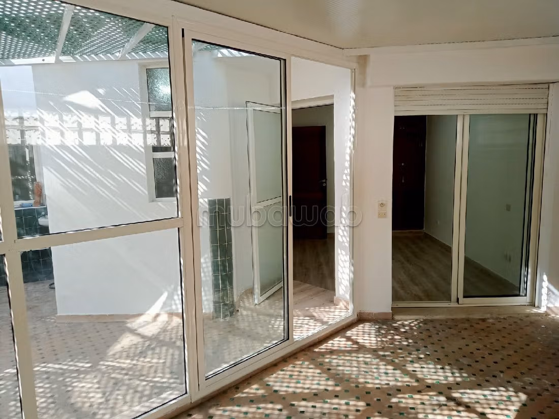 Studio terrasse à louer