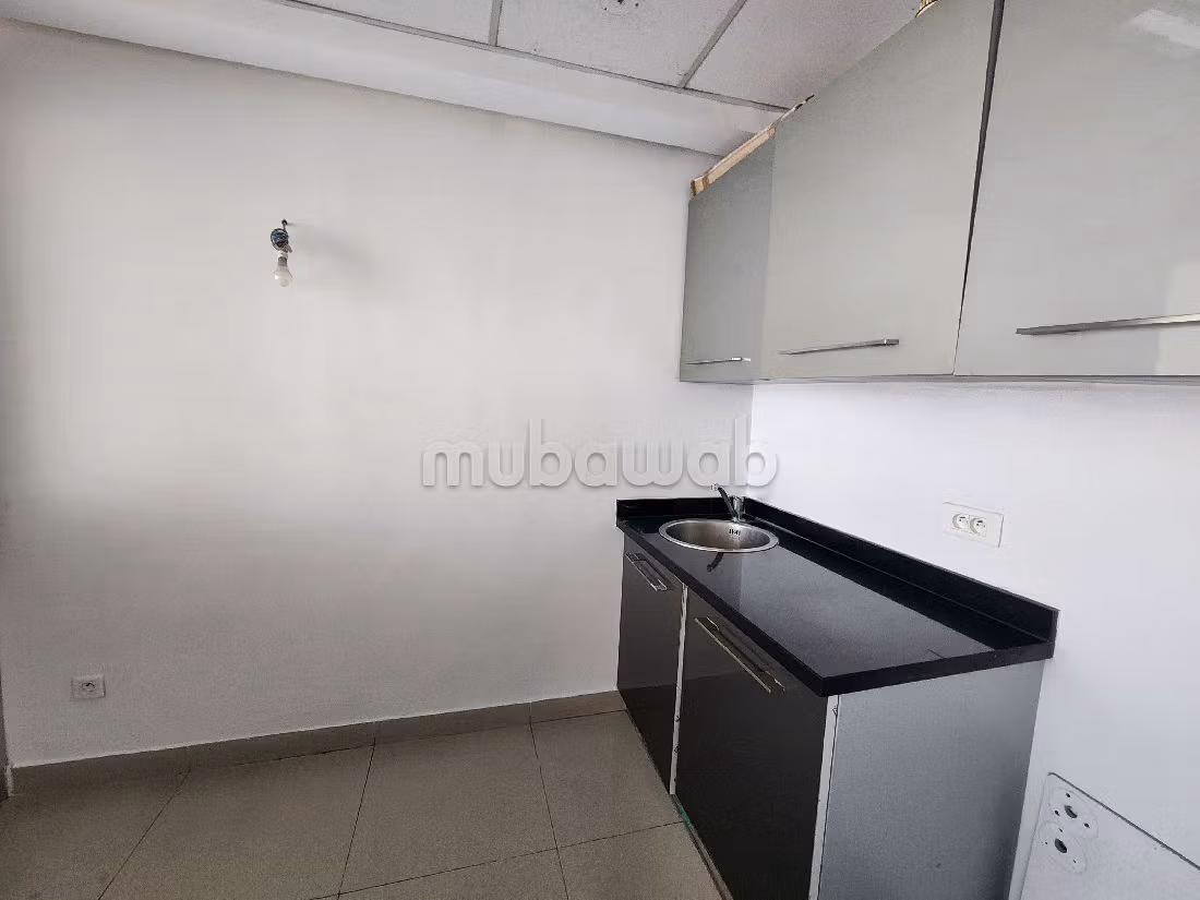 Offices for rent in El Manar - El Hank. Area of 100 m². caretaker and air conditioning. 